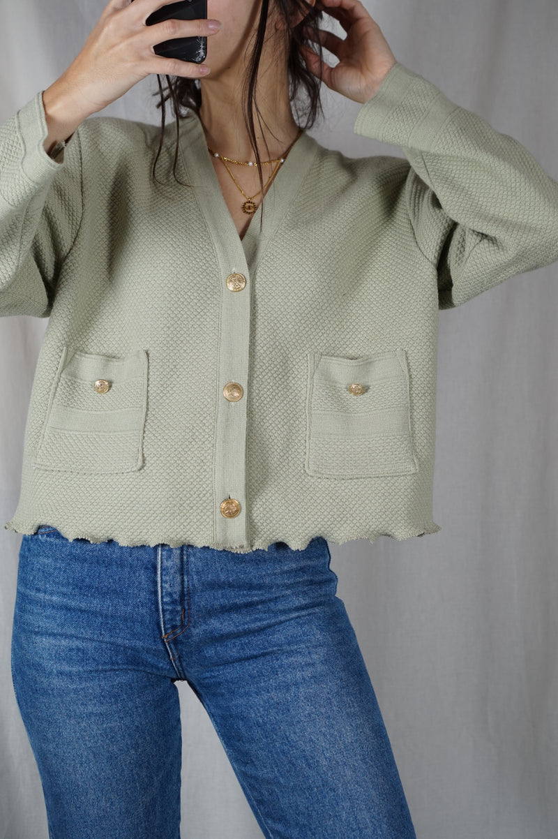 Cardigan Vert amande Upcyclé - Pièce Unique faut le voir porté - Laine - T. 40/42 à 46