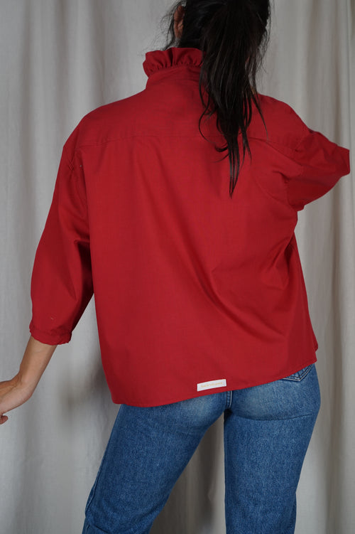 La Chemise Rouge Carmin à Collerette - Coton mélangé - Pièce unique faut le voir porté © - T. 38 à 42