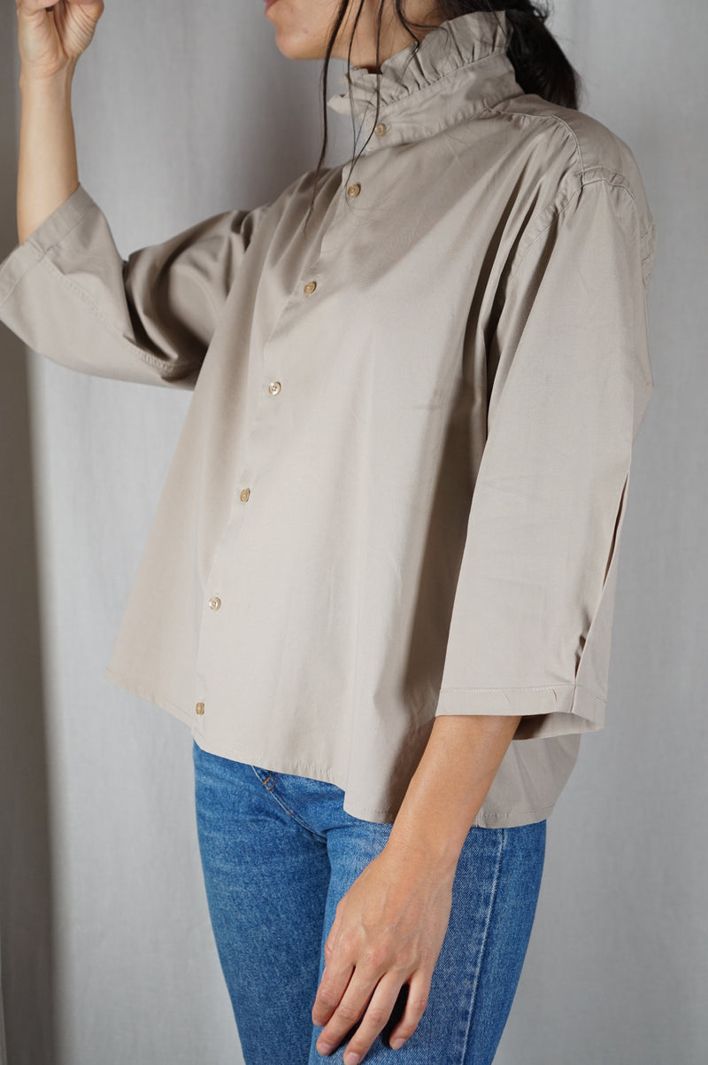La Chemise Sable à Collerette - Coton majoritaire - Pièce unique faut le voir porté © - T. 34 à 38