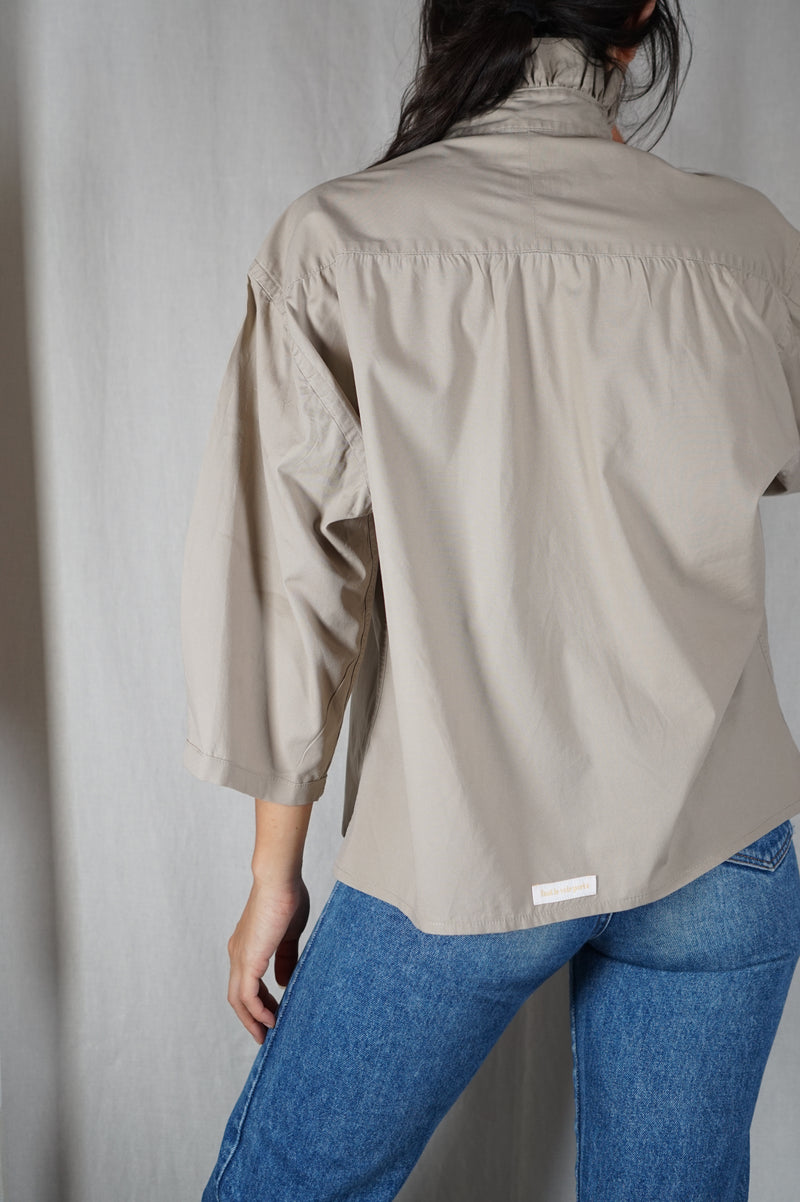 La Chemise Sable à Collerette - Coton majoritaire - Pièce unique faut le voir porté © - T. 34 à 38