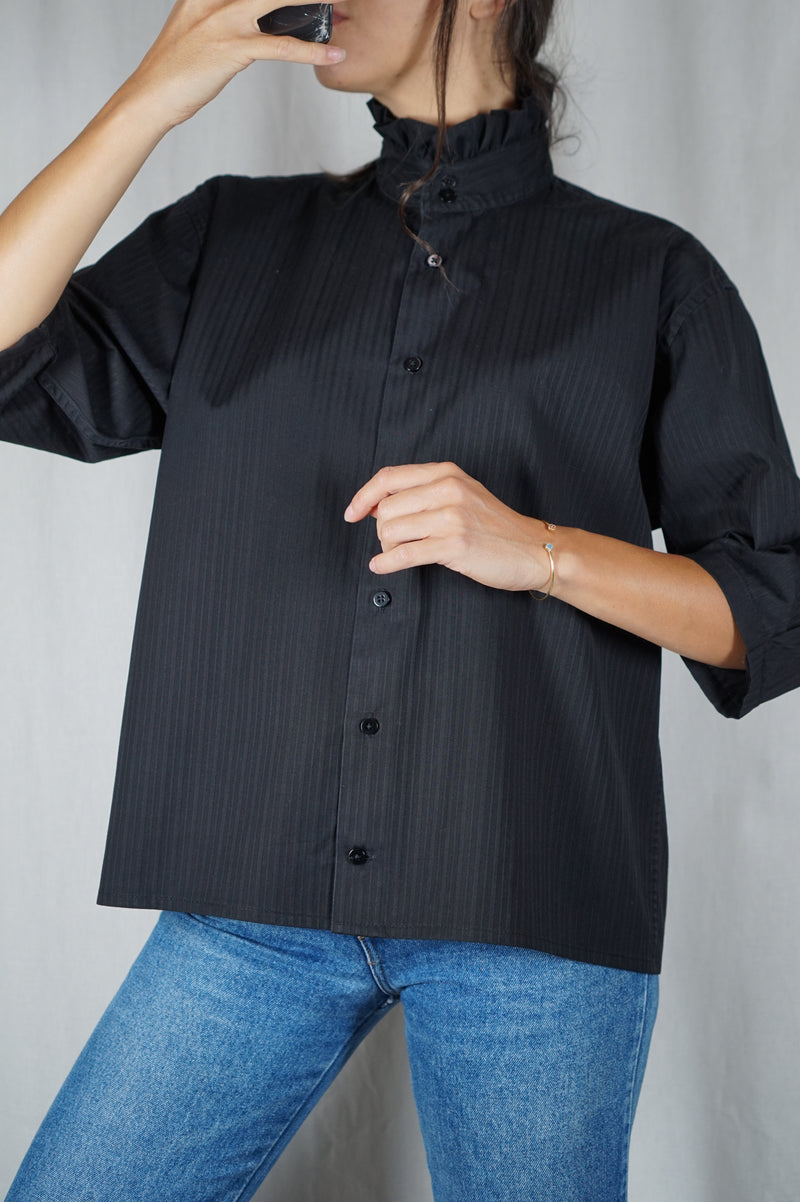 La Chemise Noire à Collerette - Coton - Pièce unique faut le voir porté © - T. 38 & 40
