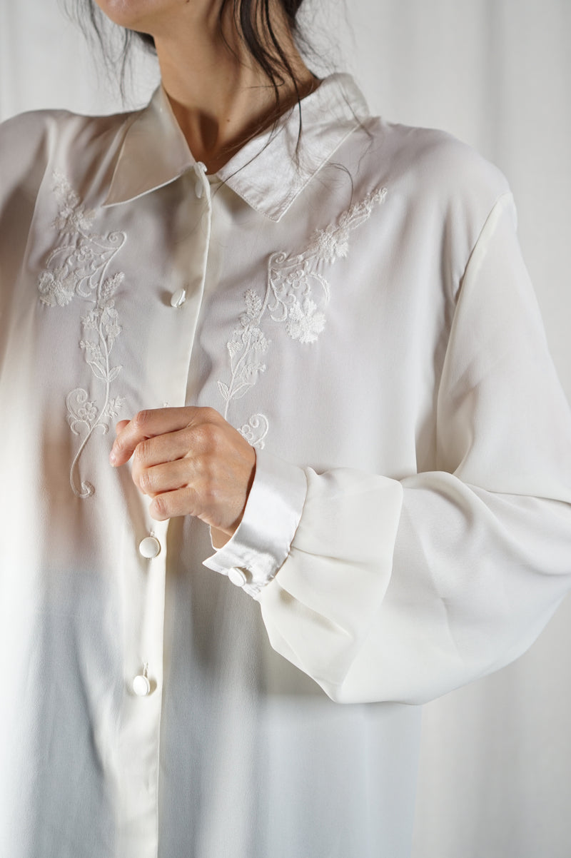 Magnifique Chemise Vintage crème voile - T. 44 à 48
