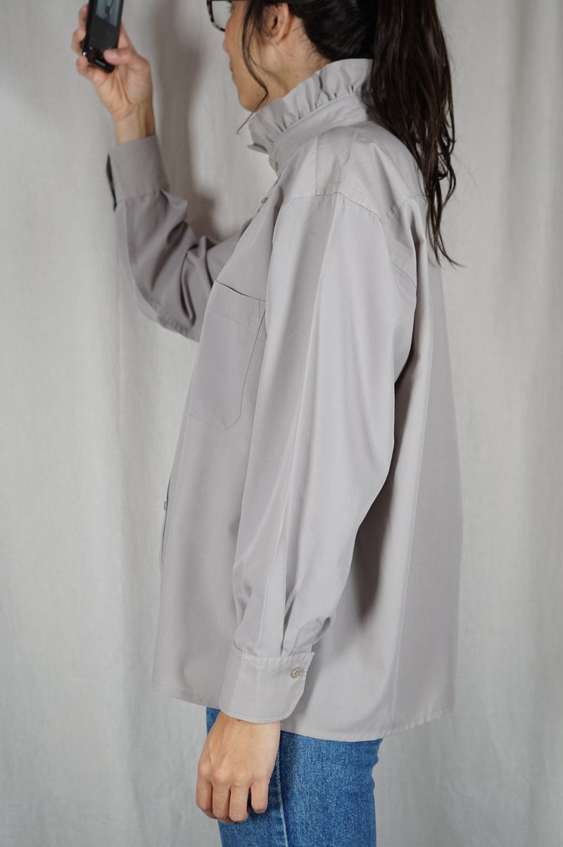La Chemise Taupe à Collerette - Coton mélangé - Pièce unique faut le voir porté © - T. 36 à grand 42