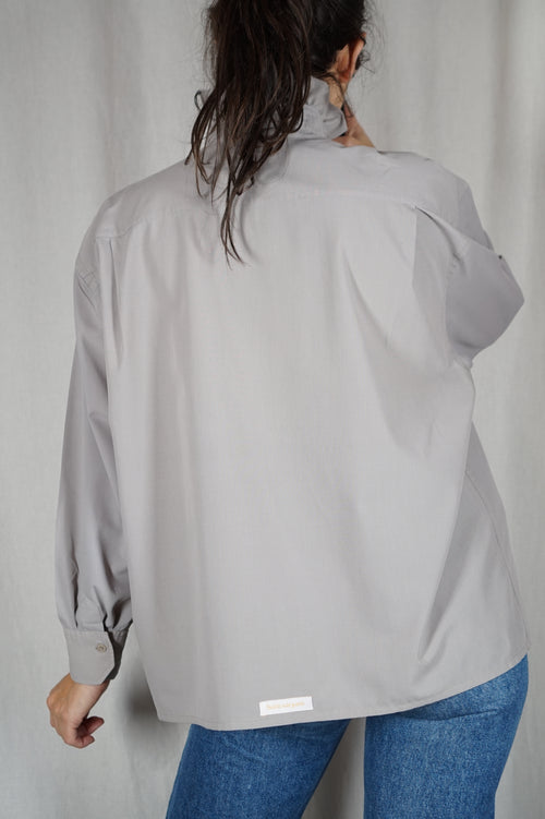 La Chemise Taupe à Collerette - Coton mélangé - Pièce unique faut le voir porté © - T. 36 à grand 42