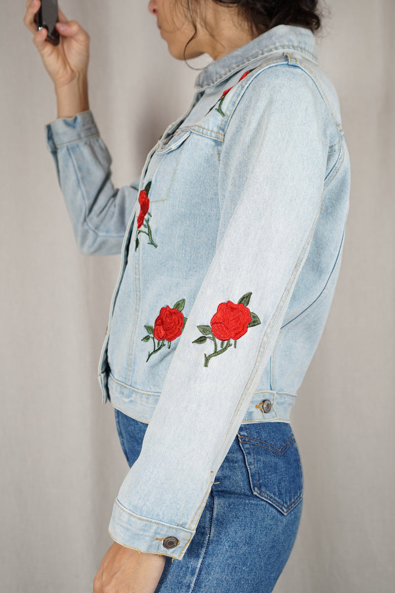 Superbe Veste en Jean brodée - T. 34 & 36
