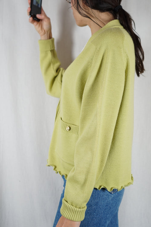 Cardigan Upcyclé couleur Vert anis - Pièce Unique faut le voir porté - Laine - T. grand 42 à 46